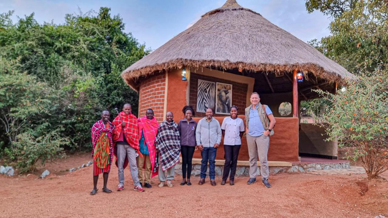 Africa Safari Maasai Boma Camping Hotel Serengeti Exterior photo